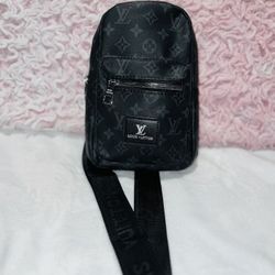 L  /   V  Sling   Bag