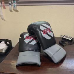 UFC Ultimate Fighting Championship Gloves Gray 16 oz