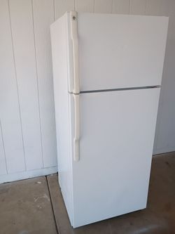 GE, White Refrigerator. Wide28"     Depth 28"      Tall67"