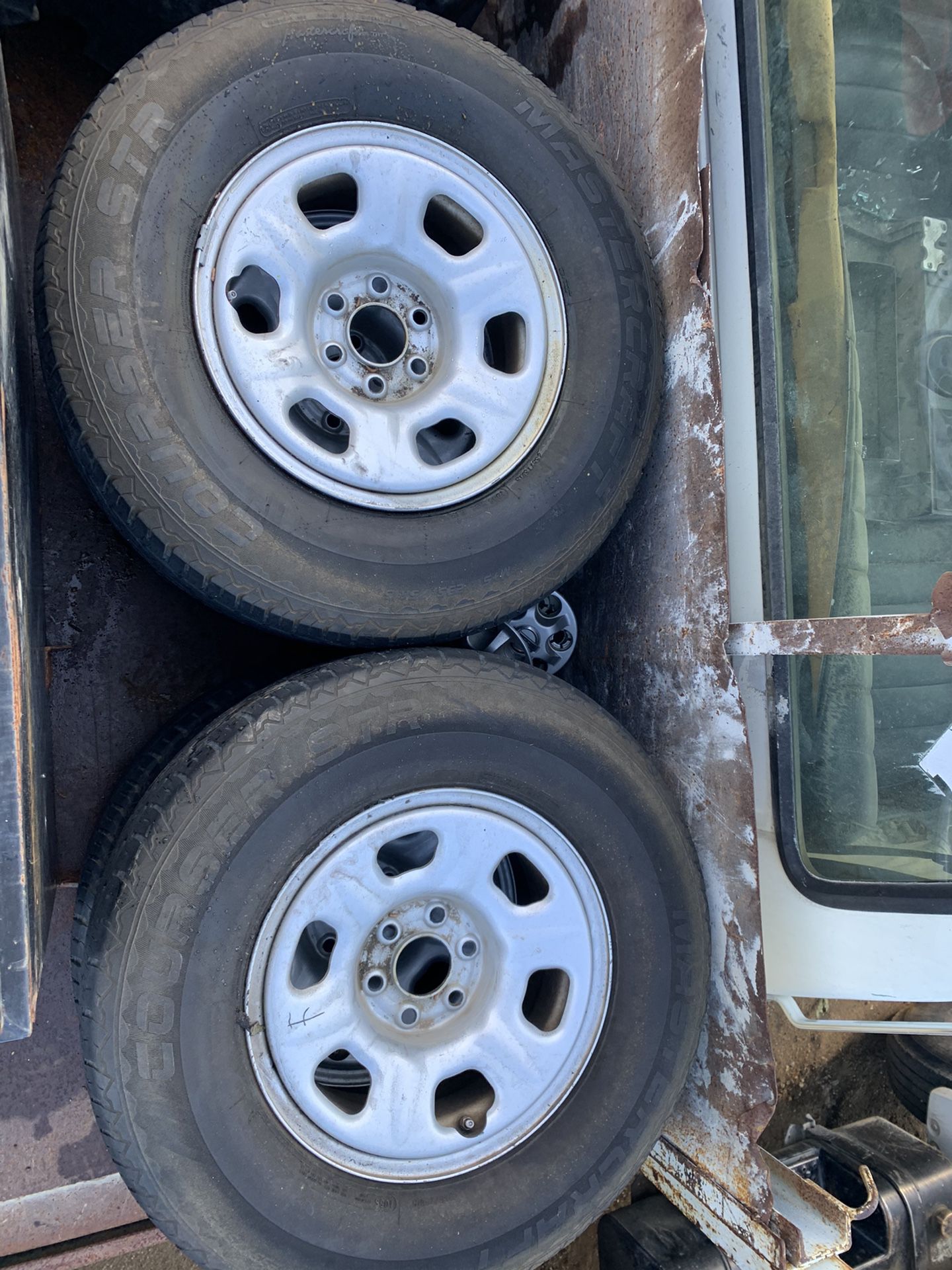 2006-Nissan Frontier rims, caps and tires
