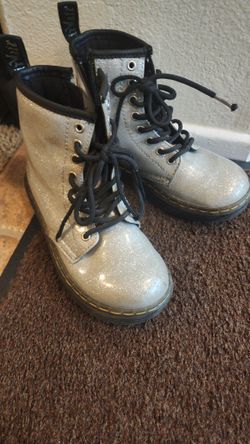 Girls Dr.Martens Boots