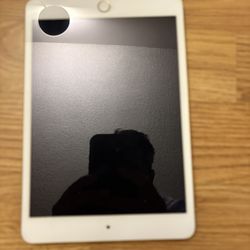 iPad - Locked - Maybe Parts Only 