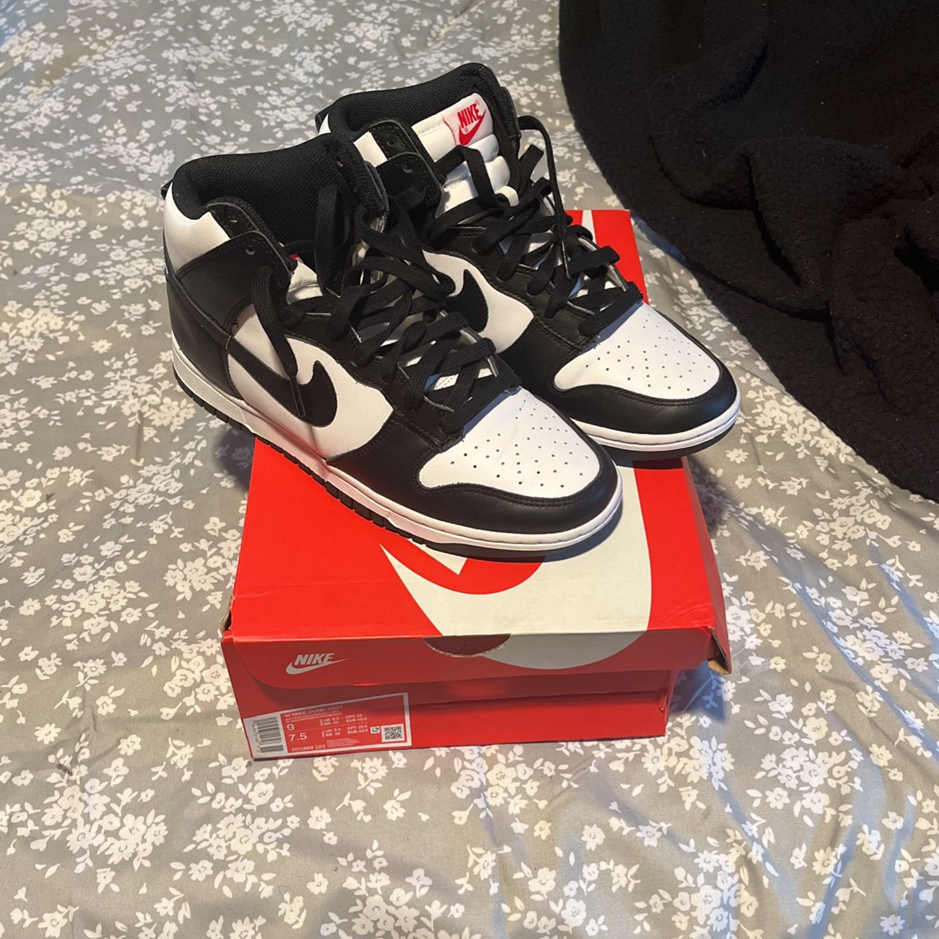 Nike Dunk high Size 9
