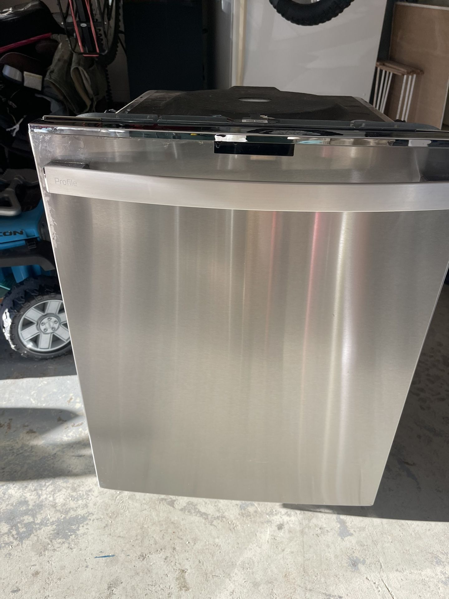 Dishwasher GE Profile In Great Working Condition