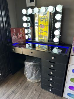 Beautiful Vanities Different Colors & Sizes Read Description 👇🏻