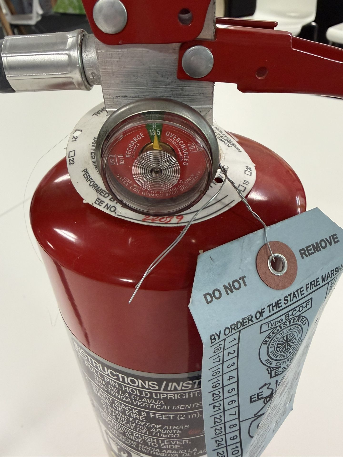Fire extinguisher 1 Ready To use
