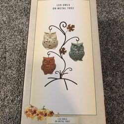 Cracker Barrel 3 Owl Lighted On Metal Tree - NEW