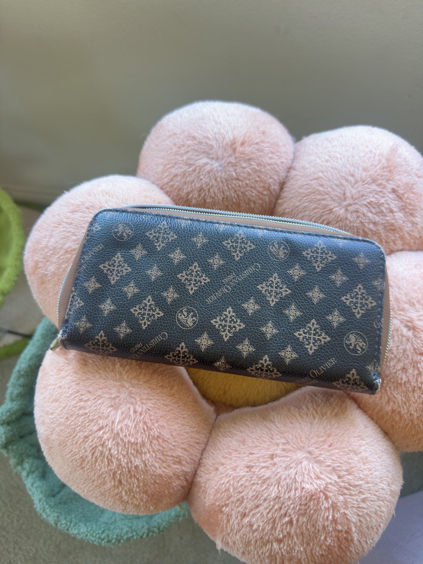 christian oliver wallet