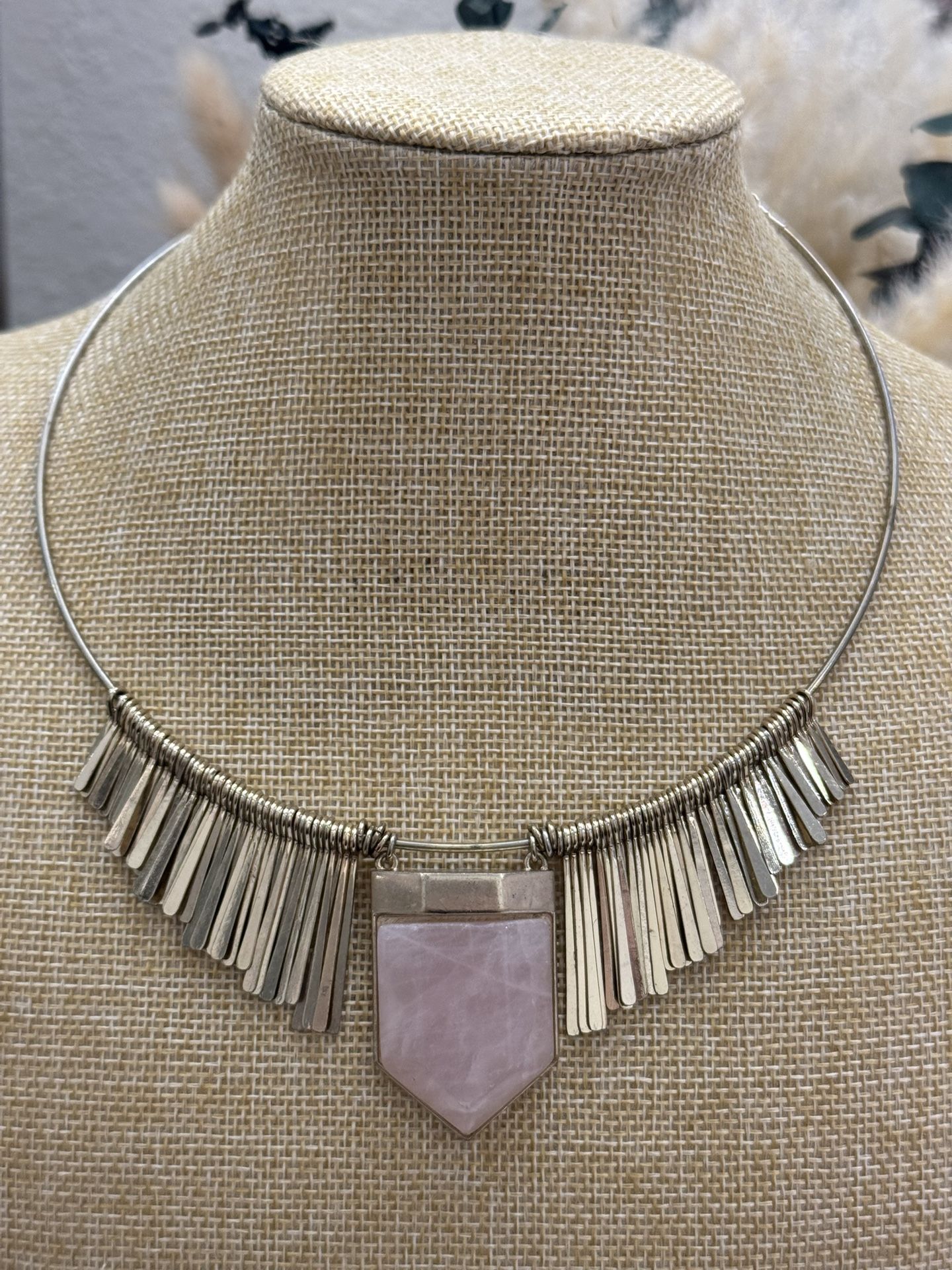 Goldtone Rose Quartz Pendant Choker Necklace.