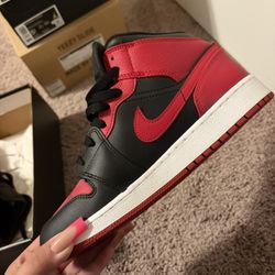 Air Jordan 1 Mid Gs