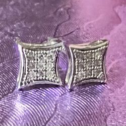💎14K White Gold Diamond Earrings