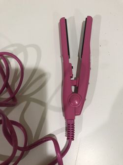 Travel size hair straightener