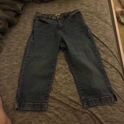 Vintage Medium Wash Levi Capris Size 2