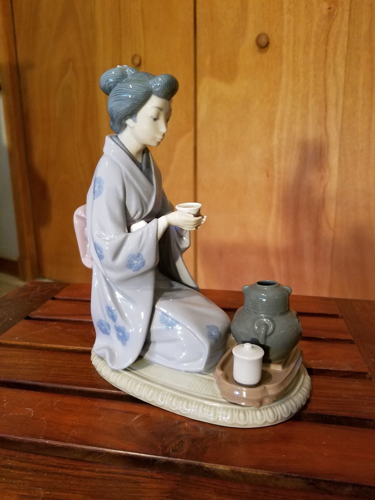 5122 Lladro Tea Ceremony August Moon