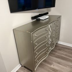 8 Drawer Dresser 