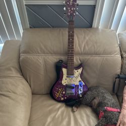 Hanna Montana Singing Star Electric Guitar and amplifier 