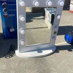 Light Up Make Up Vanity