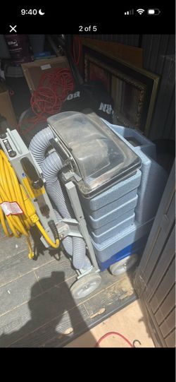 Commercial carpet cleaner