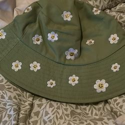 Smiley flower bucket hat