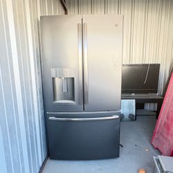 GE refrigerator w bottom freezer drawer