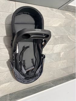 Bassinet and baby case seat base bundle