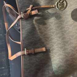 Michael Kors Jet Set Tote 