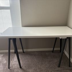 Desk/table