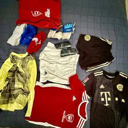 Soccer uniform for 7-9 y.o. for free