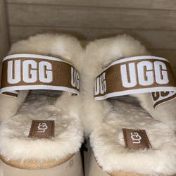 UGG SLIPPERS