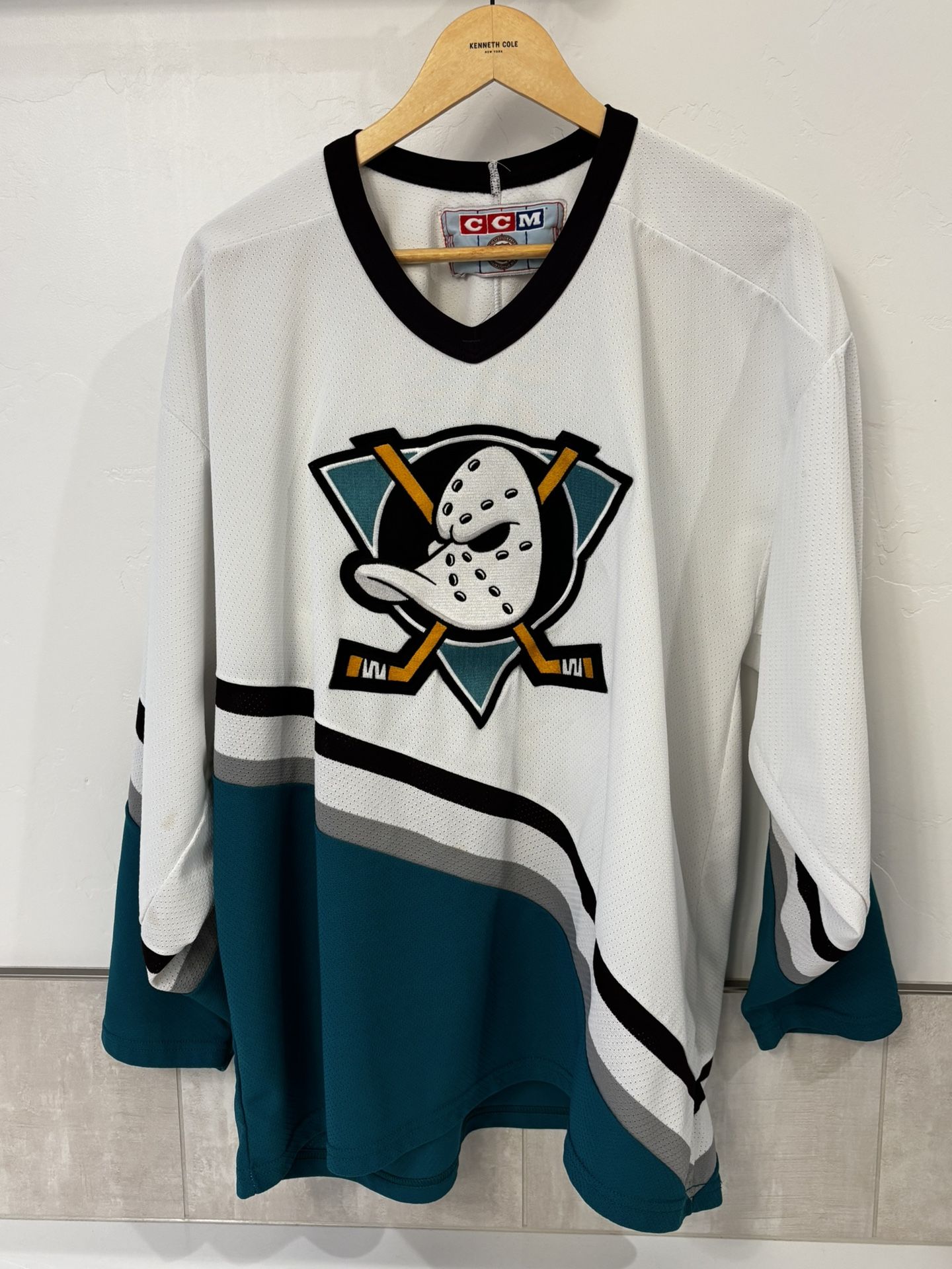 VINTAGE ANAHEIM MIGHTY DUCKS CCM HOCKEY JERSEY