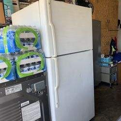 Refrigerator G E Great Working Condition & Clean 