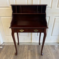 Queen Anne Style Writing Desk – Solid & Compressed Wood – Cubbies – Single Drawer