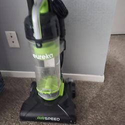 Eureka airspeed barely used Excellent condition