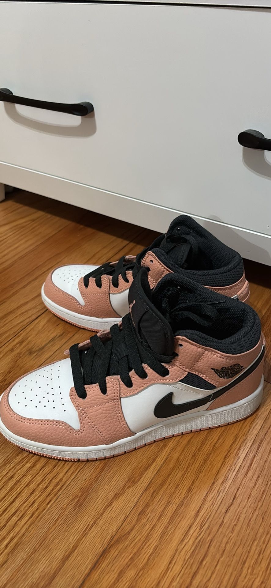 Women’s Nikes Size 6.5