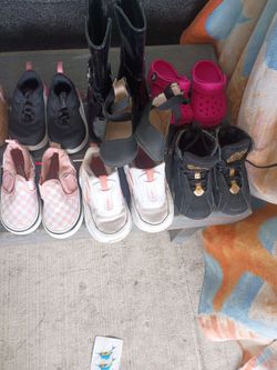 Se venden tennis de niño y niña