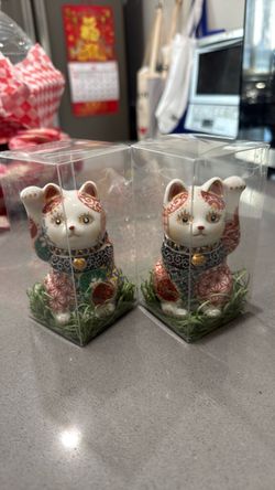 Maneki Neko Lucky Cat Figurines Set of 2