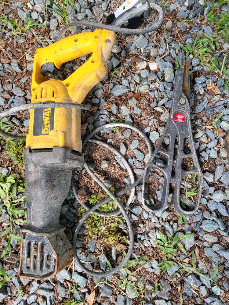 Dewalt Cordes Saw Zaw & Siding Sisscors