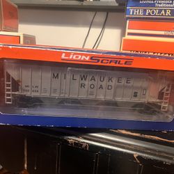 Lionel LionScale Milwaukee Road Covered Hopper – Road #100658