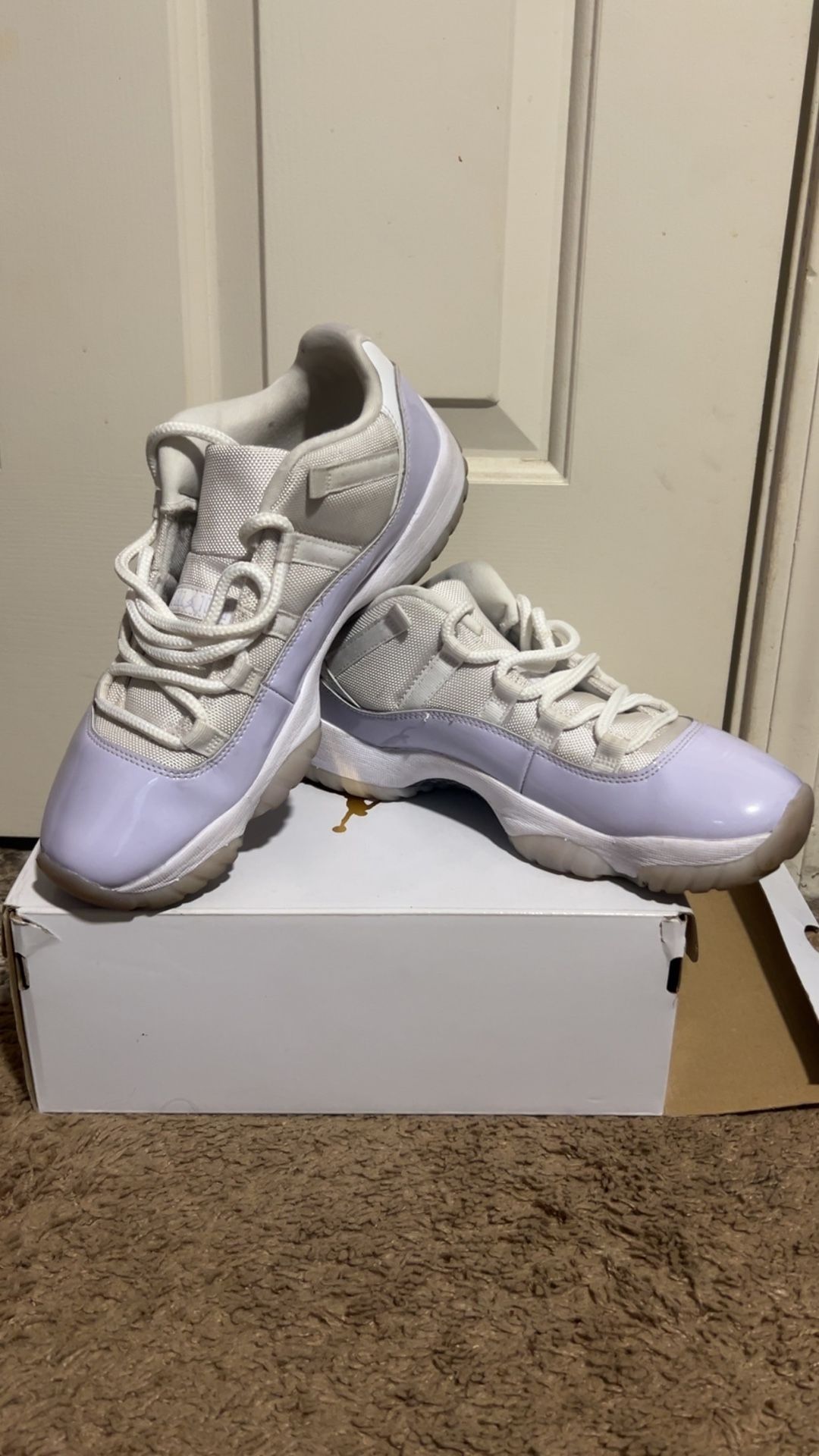 Jordan 11 Low Violets