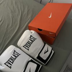 Nike Boxing Shoes With Everlast Gloves