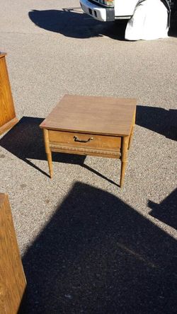Corner table