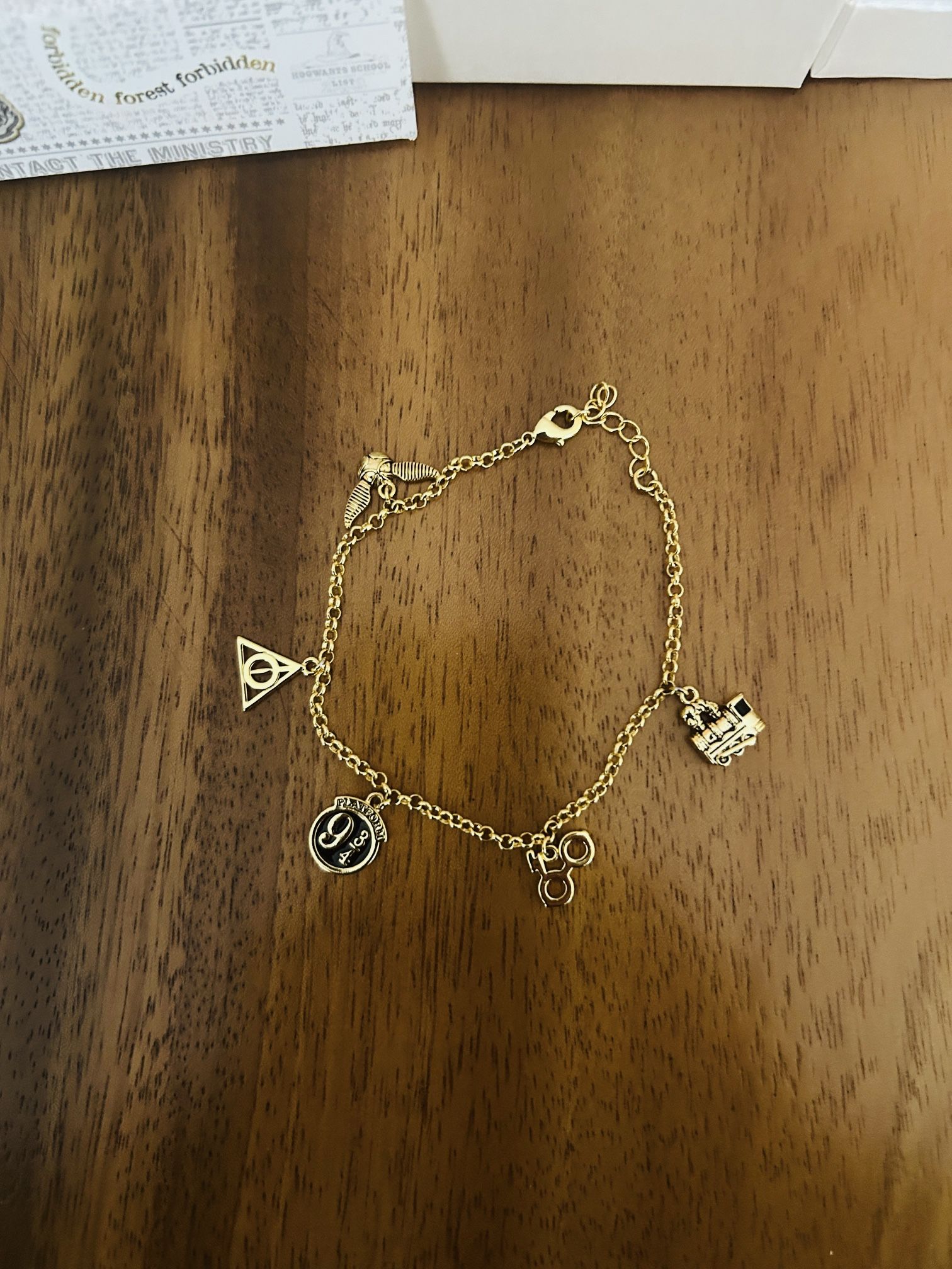 Brand new in a original box Harry Potter Womens Charm Bracelet - 7-inch Bracelet Charms Jewelry 