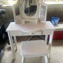 Girls Vanity With Storage Stool 