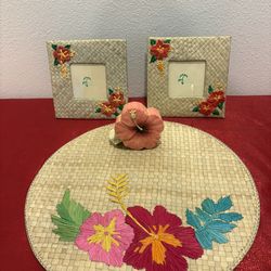 Hawaiian Floral wick set of 2 photo frames - matching round placemat & night light - Home Decor Lot