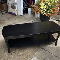 RECTANGULAR BLACK COFFEE TABLE