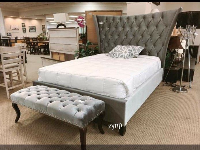 ,🎊in Stock 🎊Gabriella Velvet Gray Queen Upholstered Platform Bed | 5102
