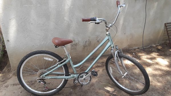 7 Speed Ladies Cruiser Bike Suede Metro Series By Giant