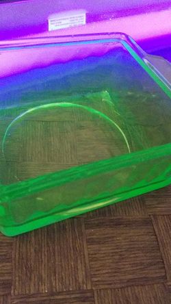 VINTAGE GREEN GLASS URANIUM REFRIGERATOR DISH