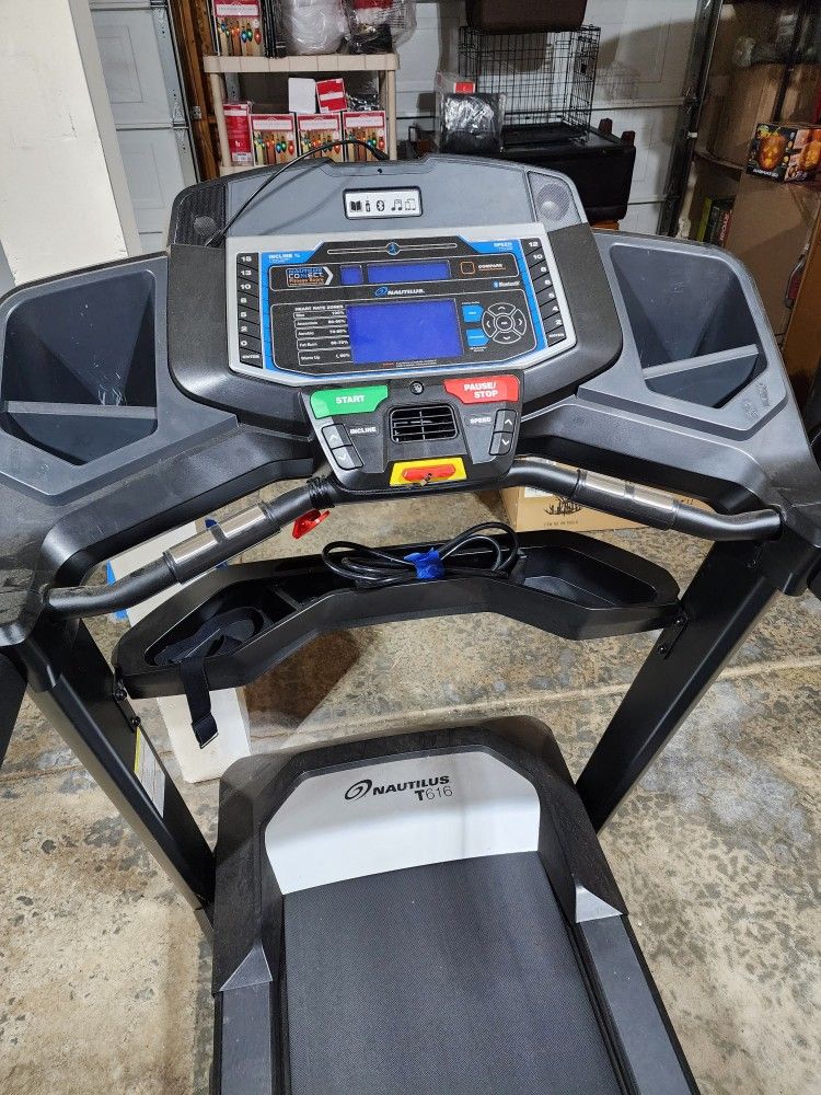Nautilus T616 Motorized Treadmill