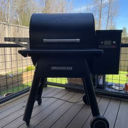 Traeger Ironwood 650 Pellet Grill + Accessories